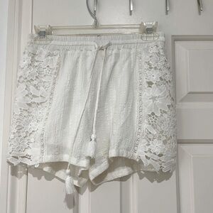 Love Riche NWT White Floral Lace Shorts With Tie size small